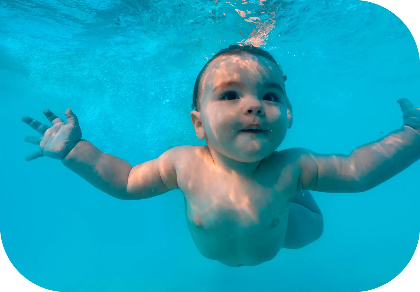 llevar al bebé a la piscina